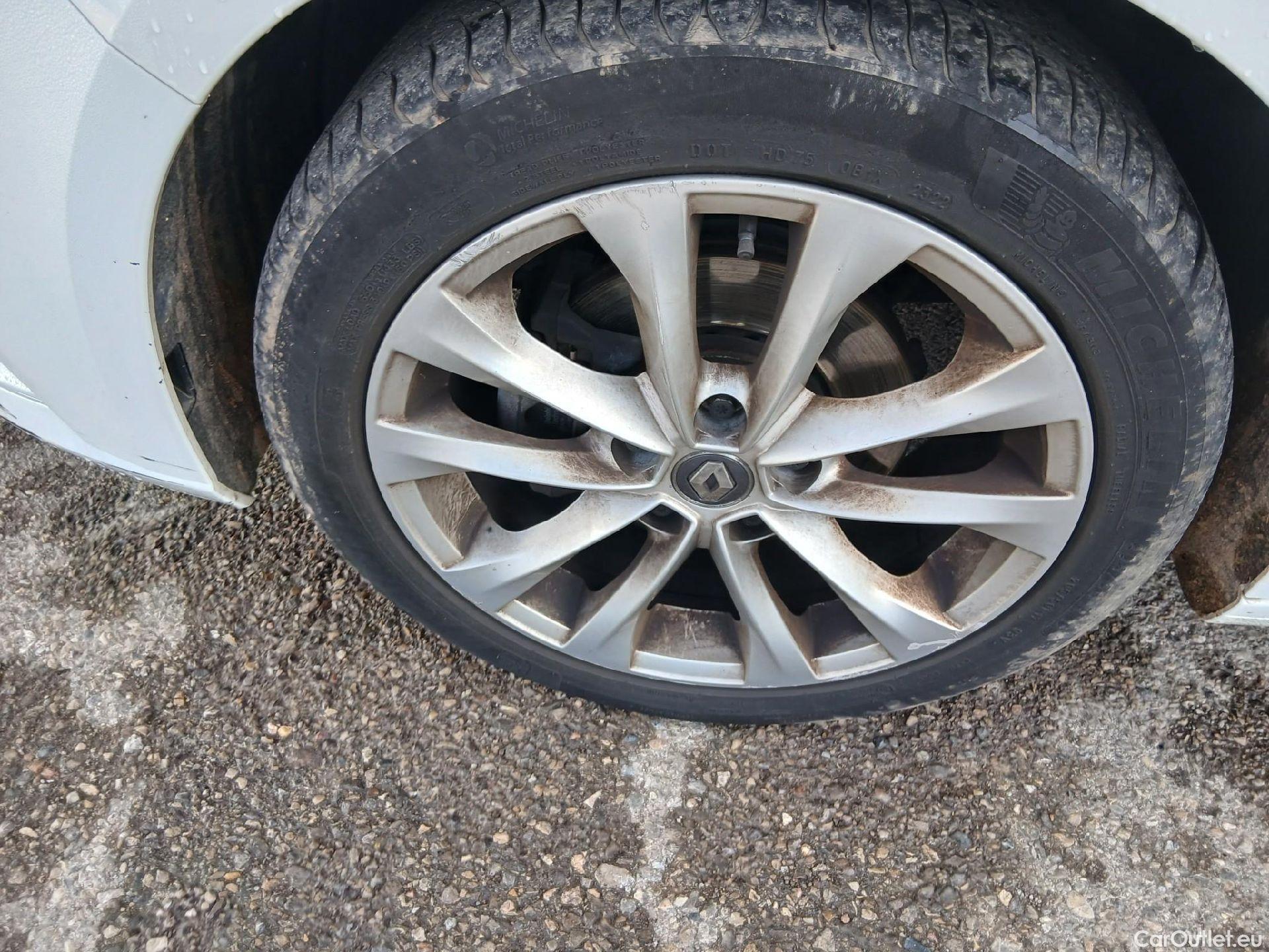  Renault  Megane RENAULT Mégane / 2015 / 5P / familiar S.T. Zen Tce GPF 103 kW (140CV) EDC -18 #3