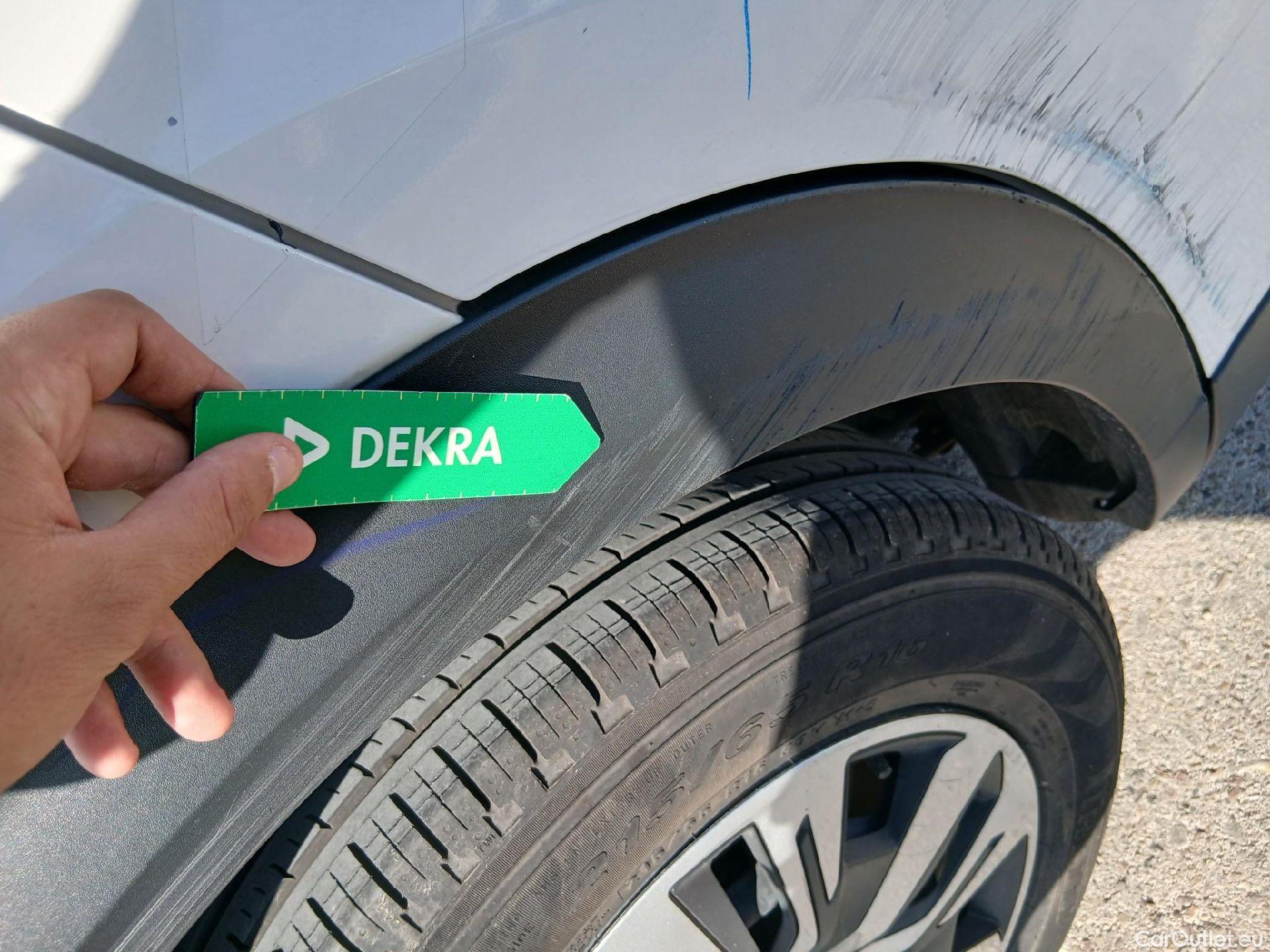  Peugeot  2008 PEUGEOT  / 2019 / 5P / todoterreno Active BlueHDI 81kW (110CV) #27