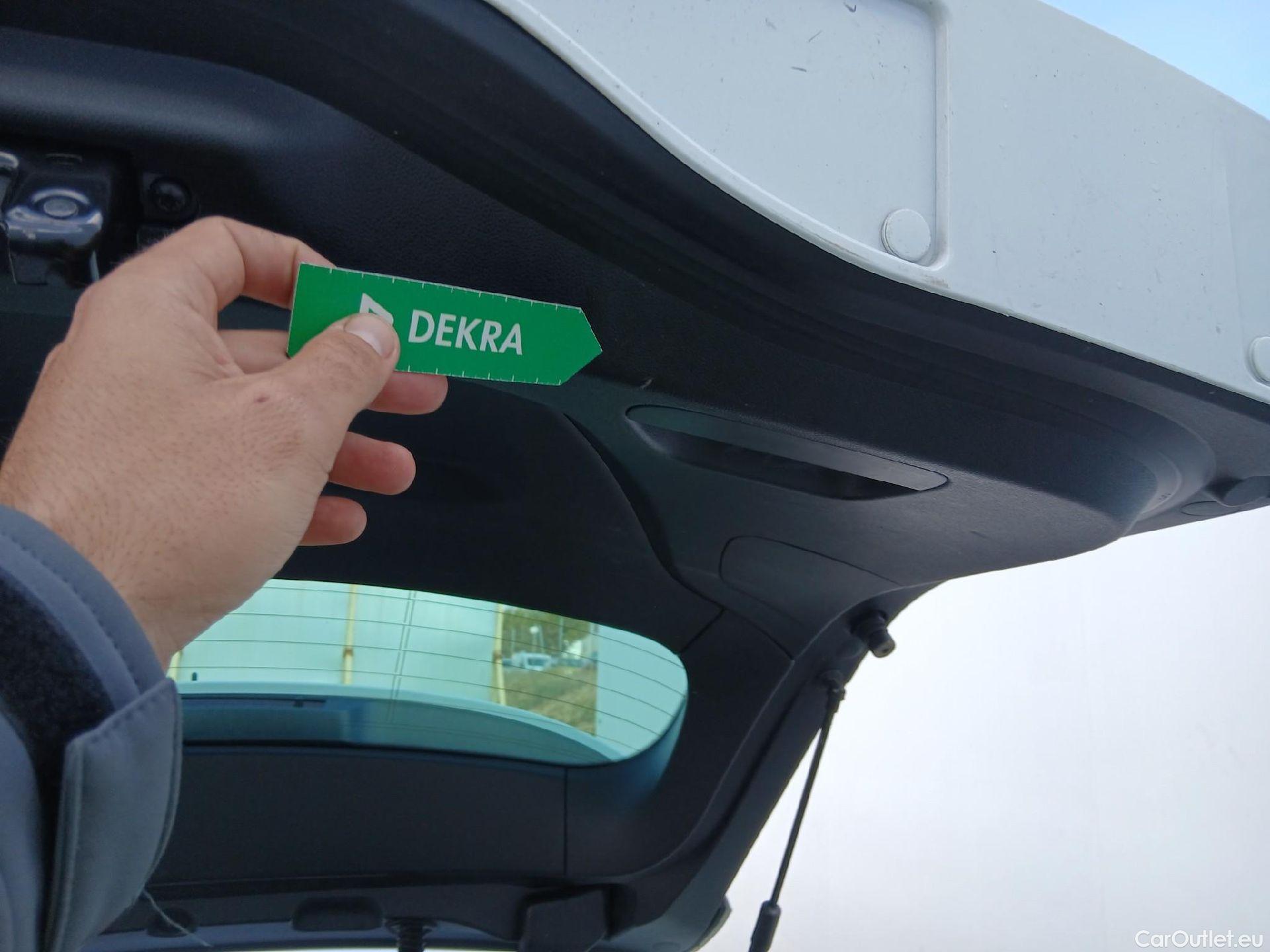  Renault  Megane RENAULT Mégane / 2015 / 5P / familiar S.T. Zen Tce GPF 103 kW (140CV) EDC -18 #24