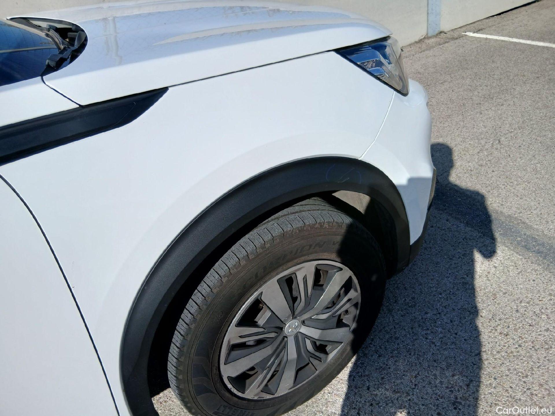  Peugeot  2008 PEUGEOT  / 2019 / 5P / todoterreno Active BlueHDI 81kW (110CV) #34