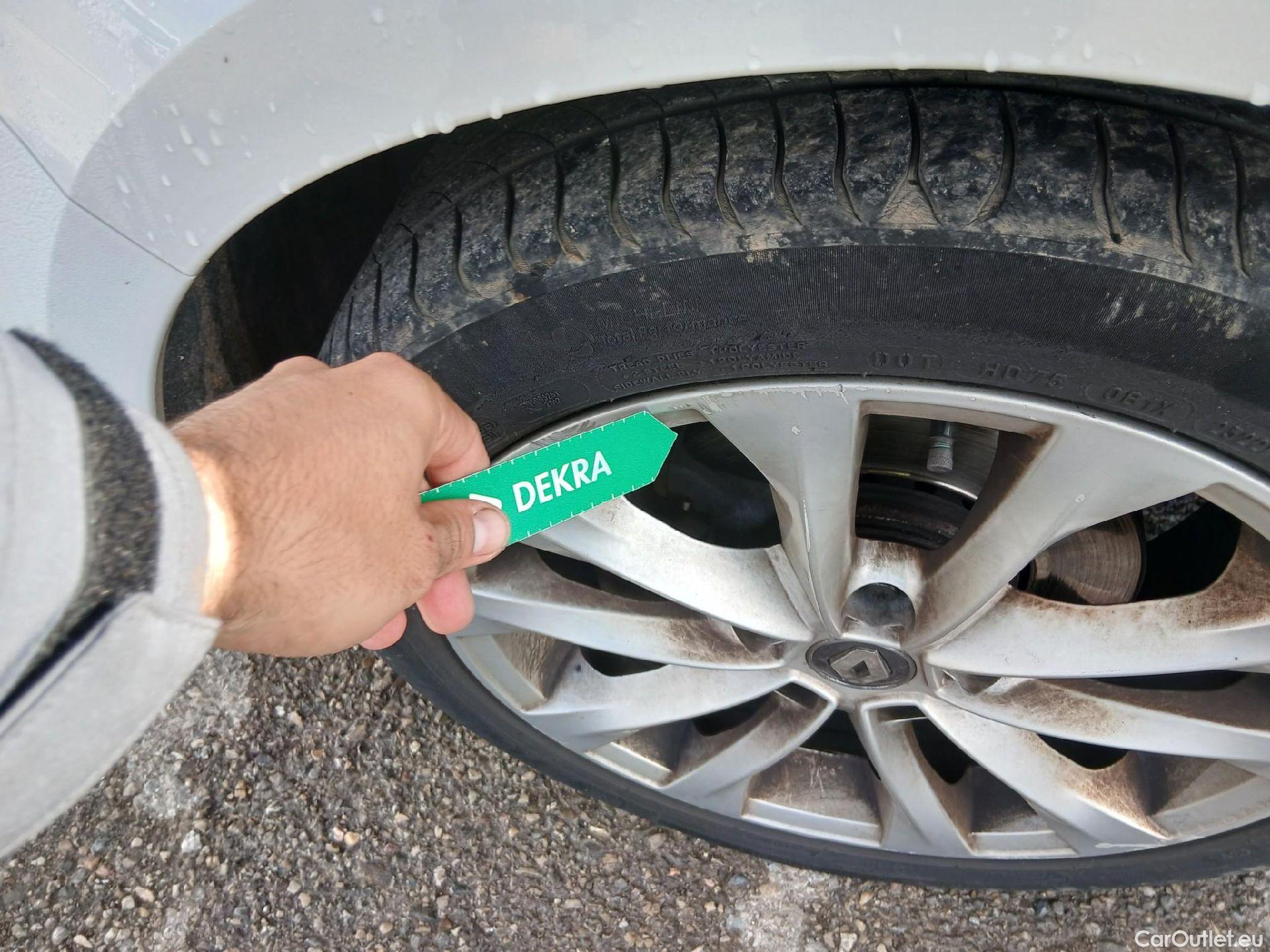  Renault  Megane RENAULT Mégane / 2015 / 5P / familiar S.T. Zen Tce GPF 103 kW (140CV) EDC -18 #4