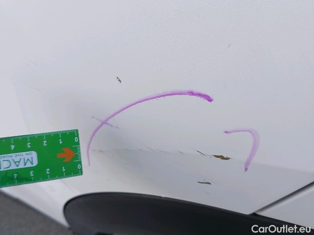  Peugeot  2008 PEUGEOT  / 2019 / 5P / todoterreno Allure Pack Puretech 130 S&S EAT8 (AC) #20