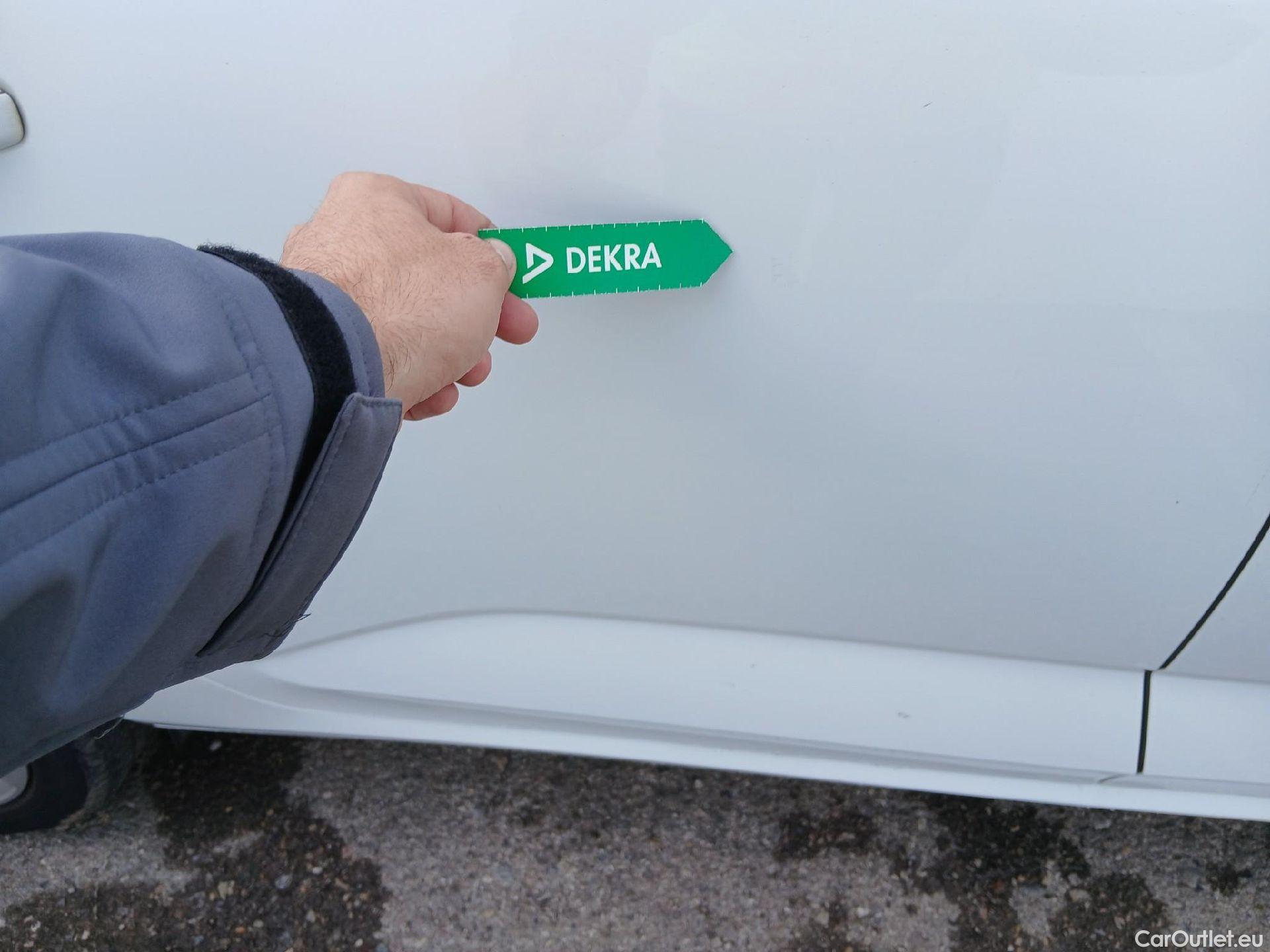  Renault  Megane RENAULT Mégane / 2015 / 5P / familiar S.T. Zen Tce GPF 103 kW (140CV) EDC -18 #18