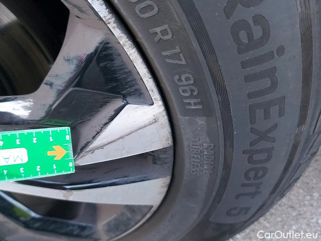  Peugeot  2008 PEUGEOT  / 2019 / 5P / todoterreno Allure Pack Puretech 130 S&S EAT8 (AC) #4