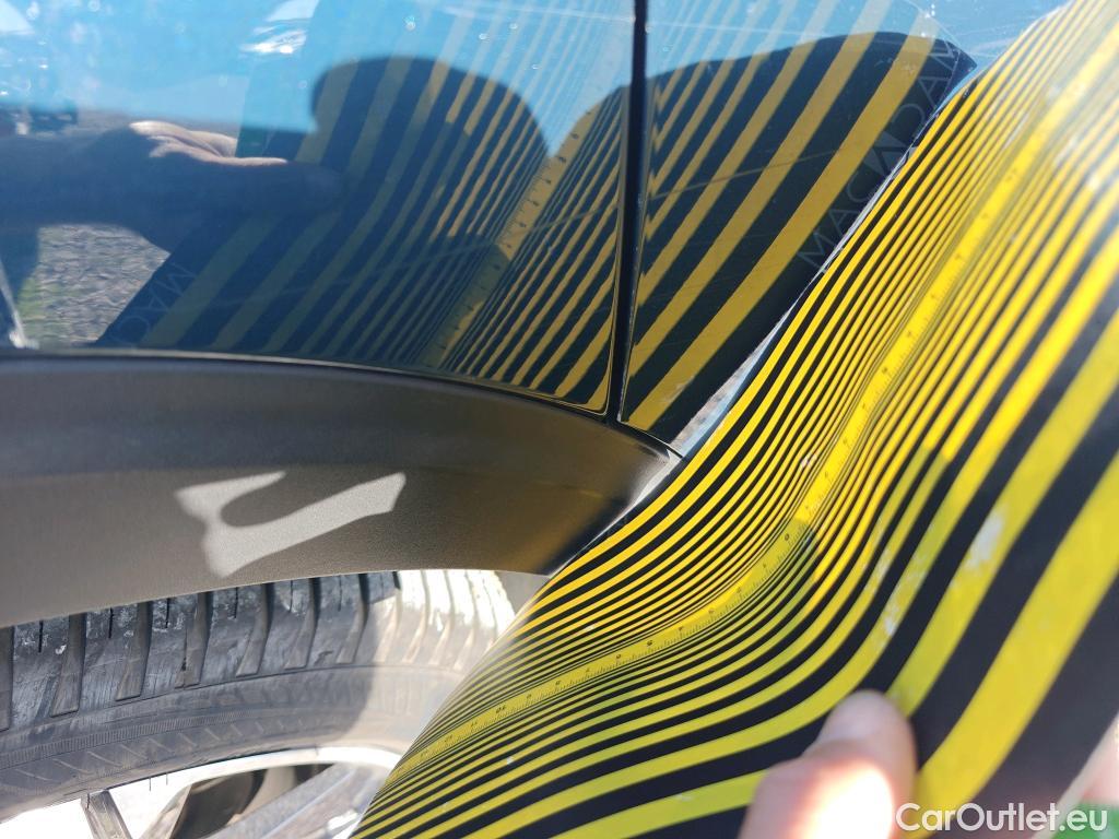  Peugeot  5008 PEUGEOT  / 2020 / 5P / todoterreno 1.5 BlueHDi 96kW S&S GT EAT8 #39