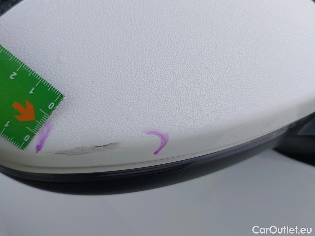  Peugeot  2008 PEUGEOT  / 2019 / 5P / todoterreno Allure Pack Puretech 130 S&S EAT8 (AC) #34