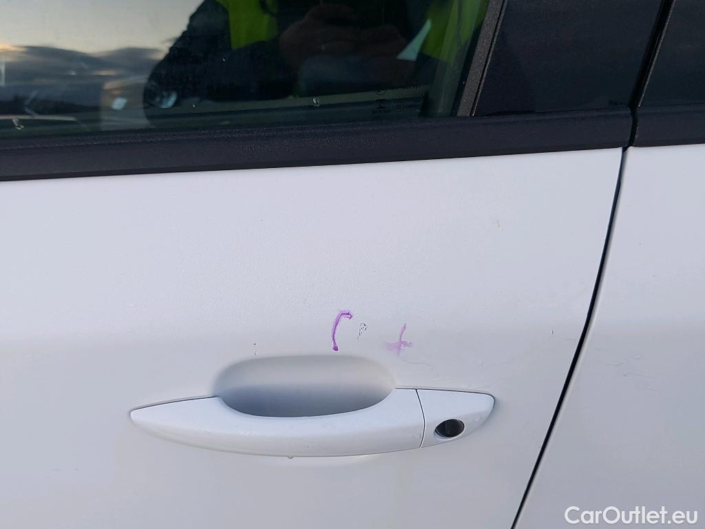  Peugeot  2008 PEUGEOT  / 2019 / 5P / todoterreno Allure Pack Puretech 130 S&S EAT8 (AC) #43