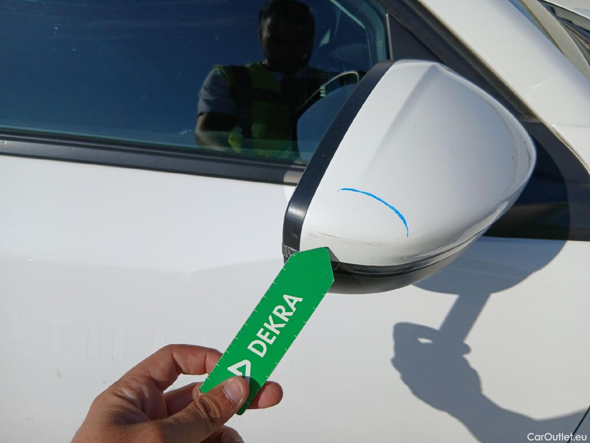  Peugeot  2008 PEUGEOT  / 2019 / 5P / todoterreno Active BlueHDI 81kW (110CV) #31