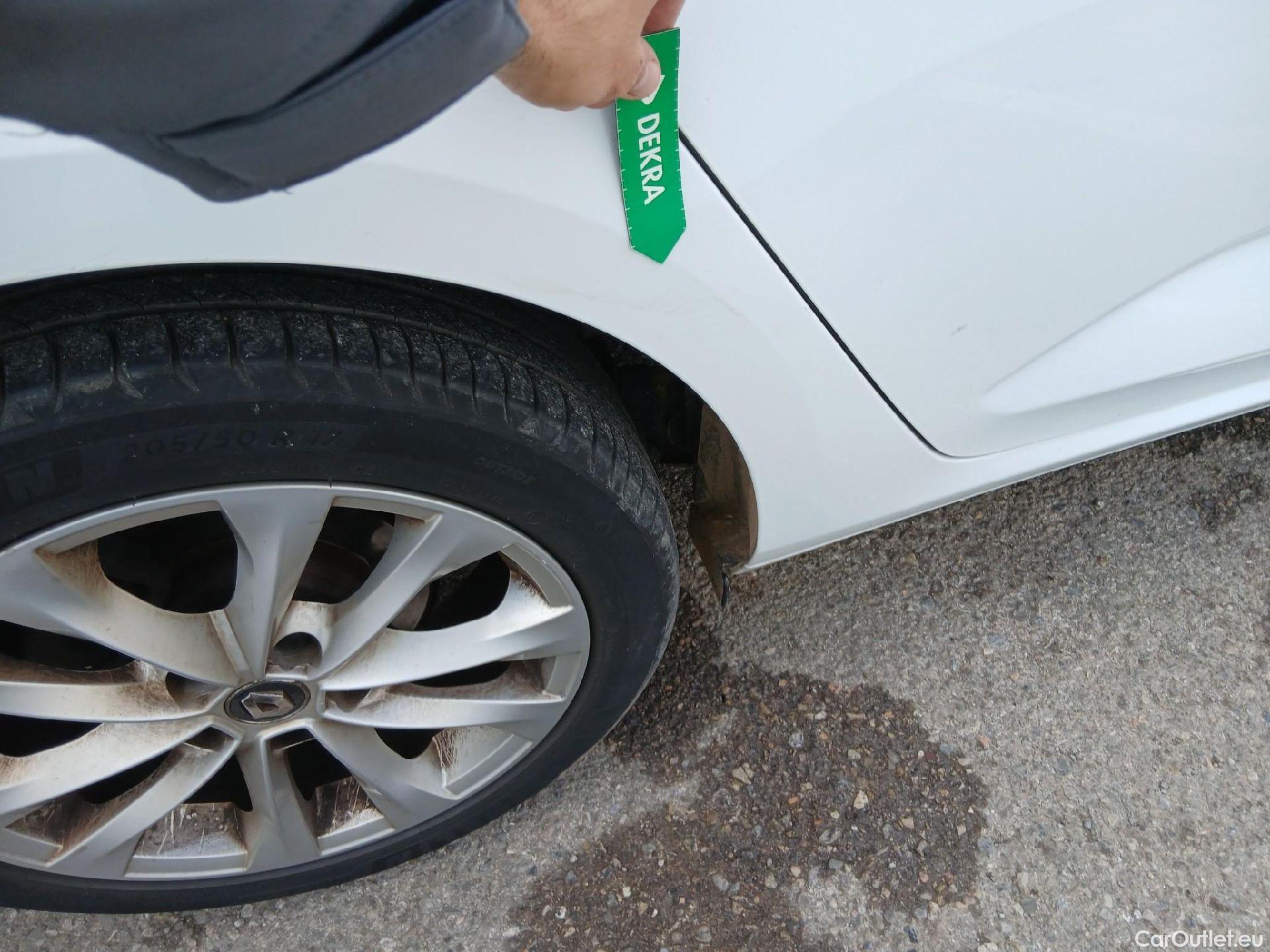  Renault  Megane RENAULT Mégane / 2015 / 5P / familiar S.T. Zen Tce GPF 103 kW (140CV) EDC -18 #15