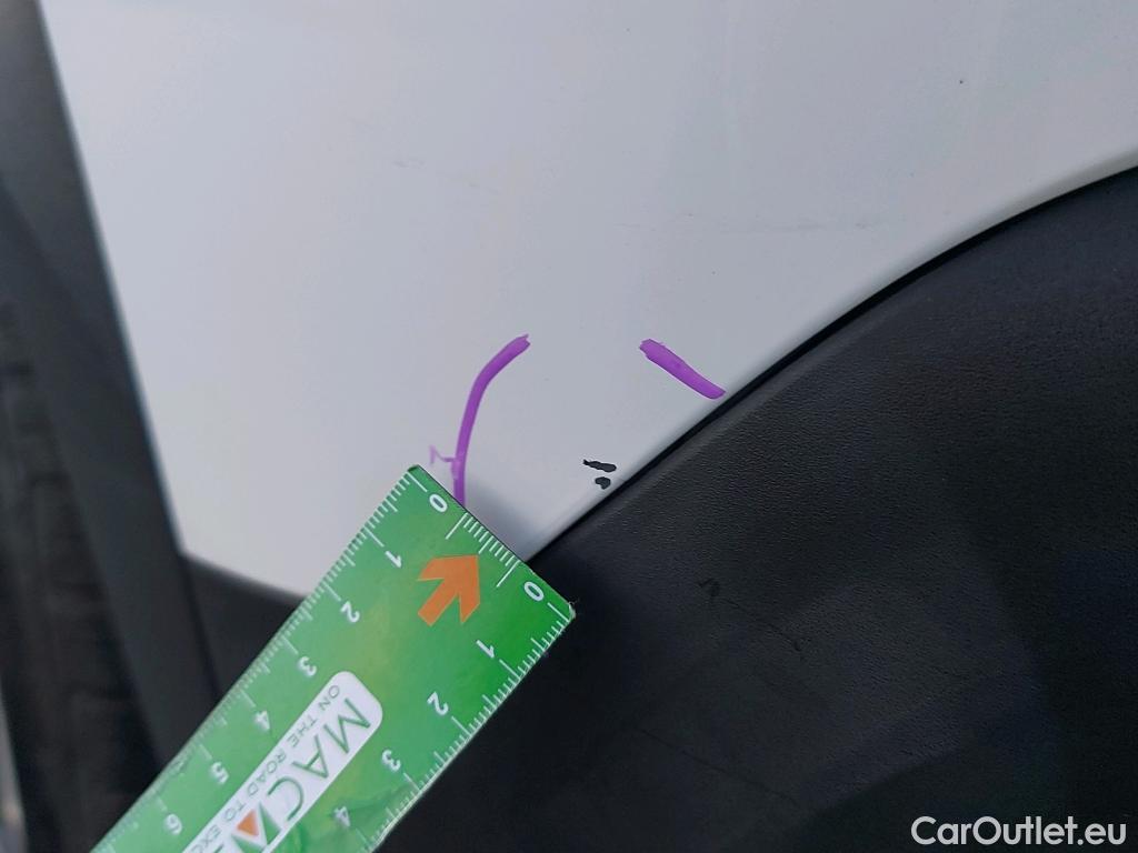  Peugeot  2008 PEUGEOT  / 2019 / 5P / todoterreno Allure Pack Puretech 130 S&S EAT8 (AC) #46