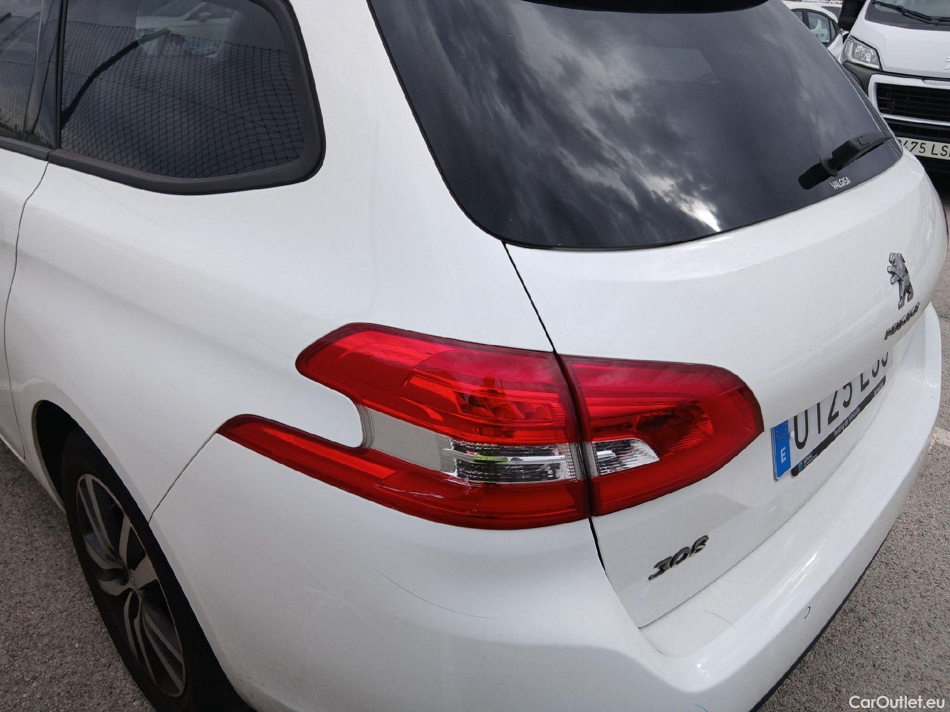  Peugeot  308 PEUGEOT  / 2017 / 5P / familiar SW Style BlueHDi 130 S&S #14