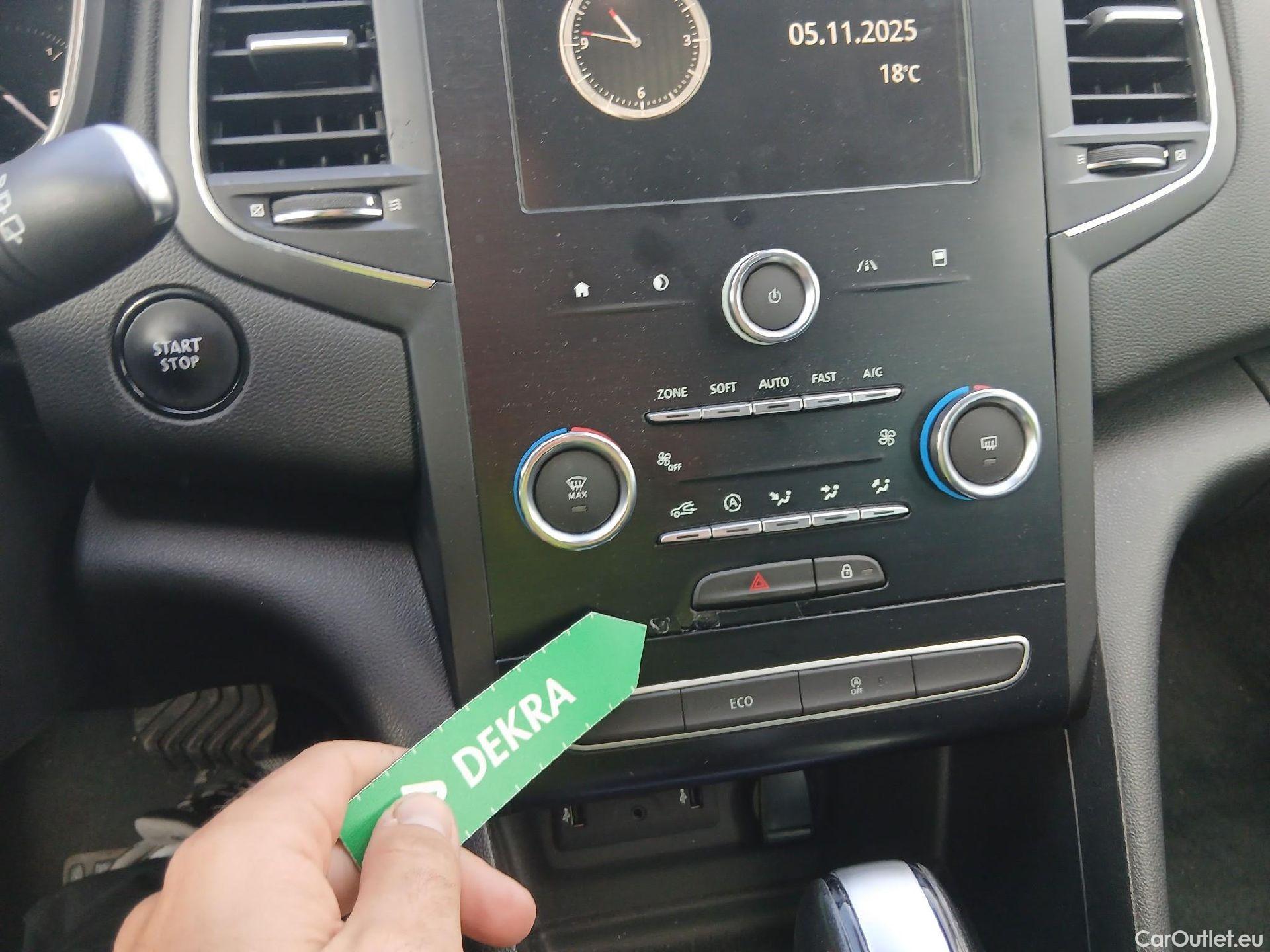  Renault  Megane RENAULT Mégane / 2015 / 5P / familiar S.T. Zen Tce GPF 103 kW (140CV) EDC -18 #26