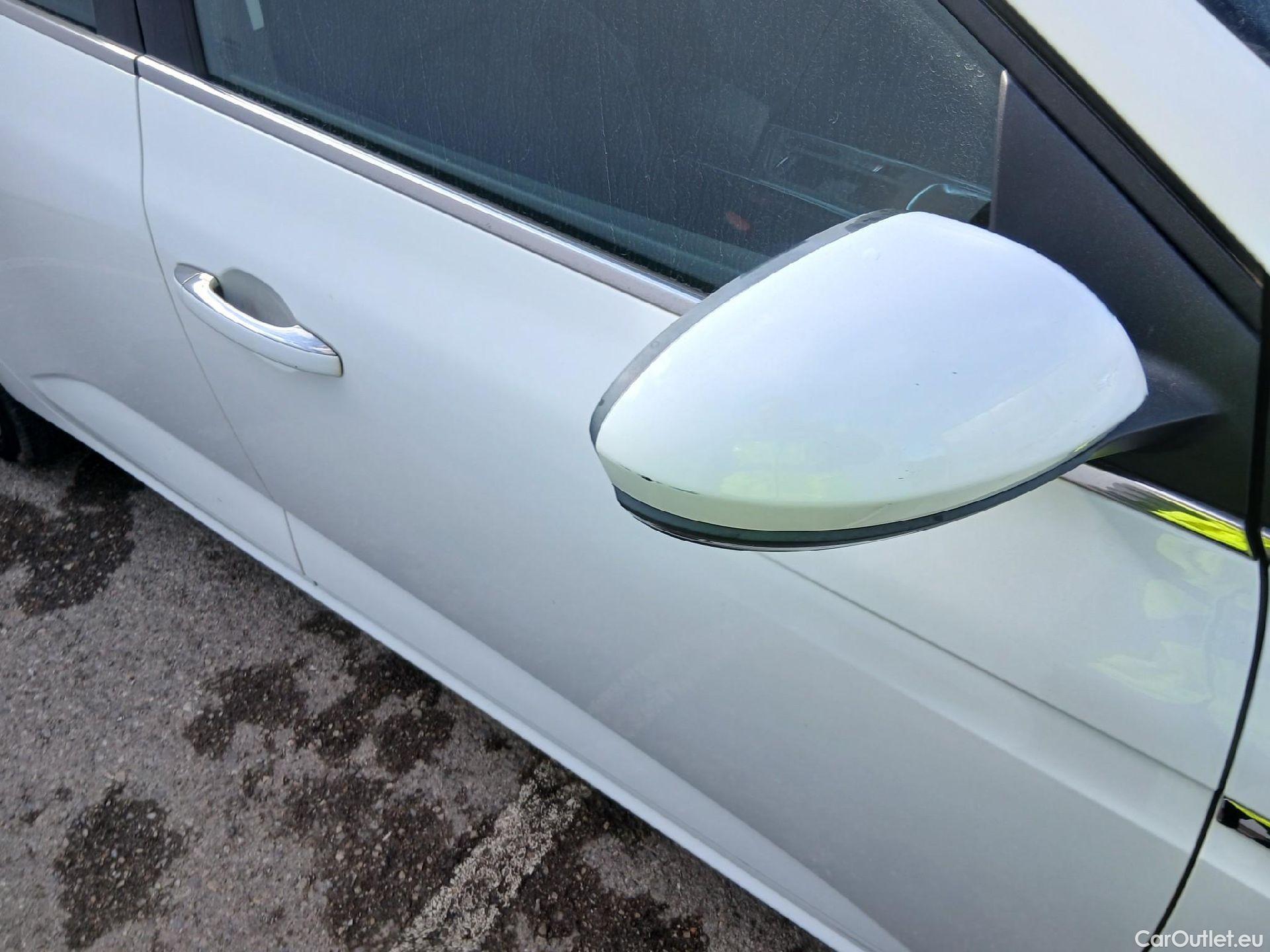  Renault  Megane RENAULT Mégane / 2015 / 5P / familiar S.T. Zen Tce GPF 103 kW (140CV) EDC -18 #20