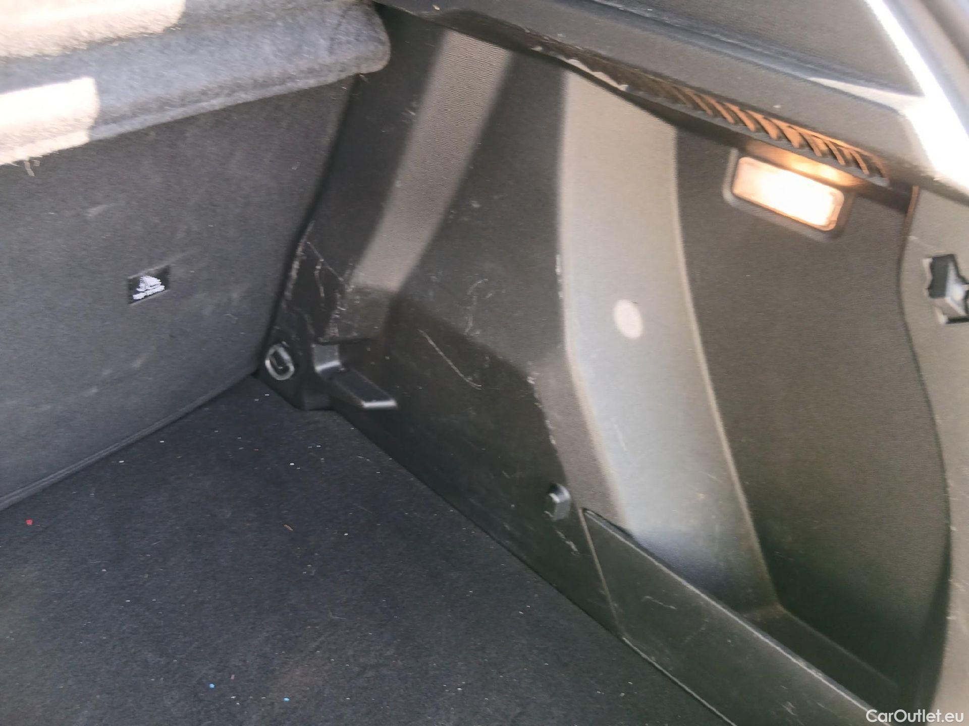  Peugeot  2008 PEUGEOT  / 2019 / 5P / todoterreno Active BlueHDI 81kW (110CV) #46