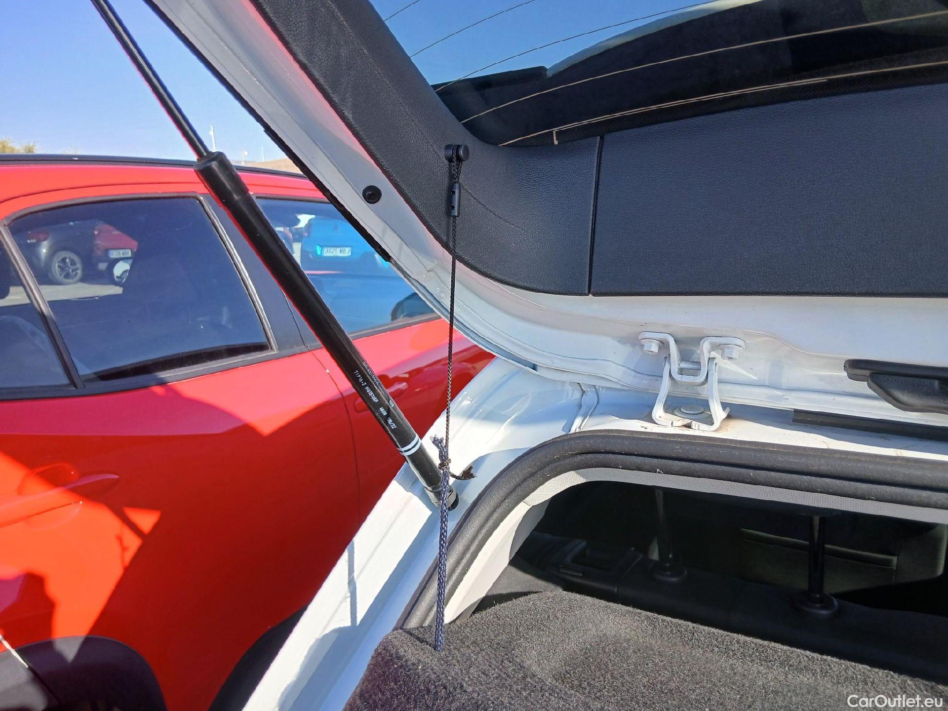  Volkswagen  Golf  VOLKSWAGEN / 2020 / 5P / berlina con portón Life 1.0 eTSI 81kW (110CV) DSG #1