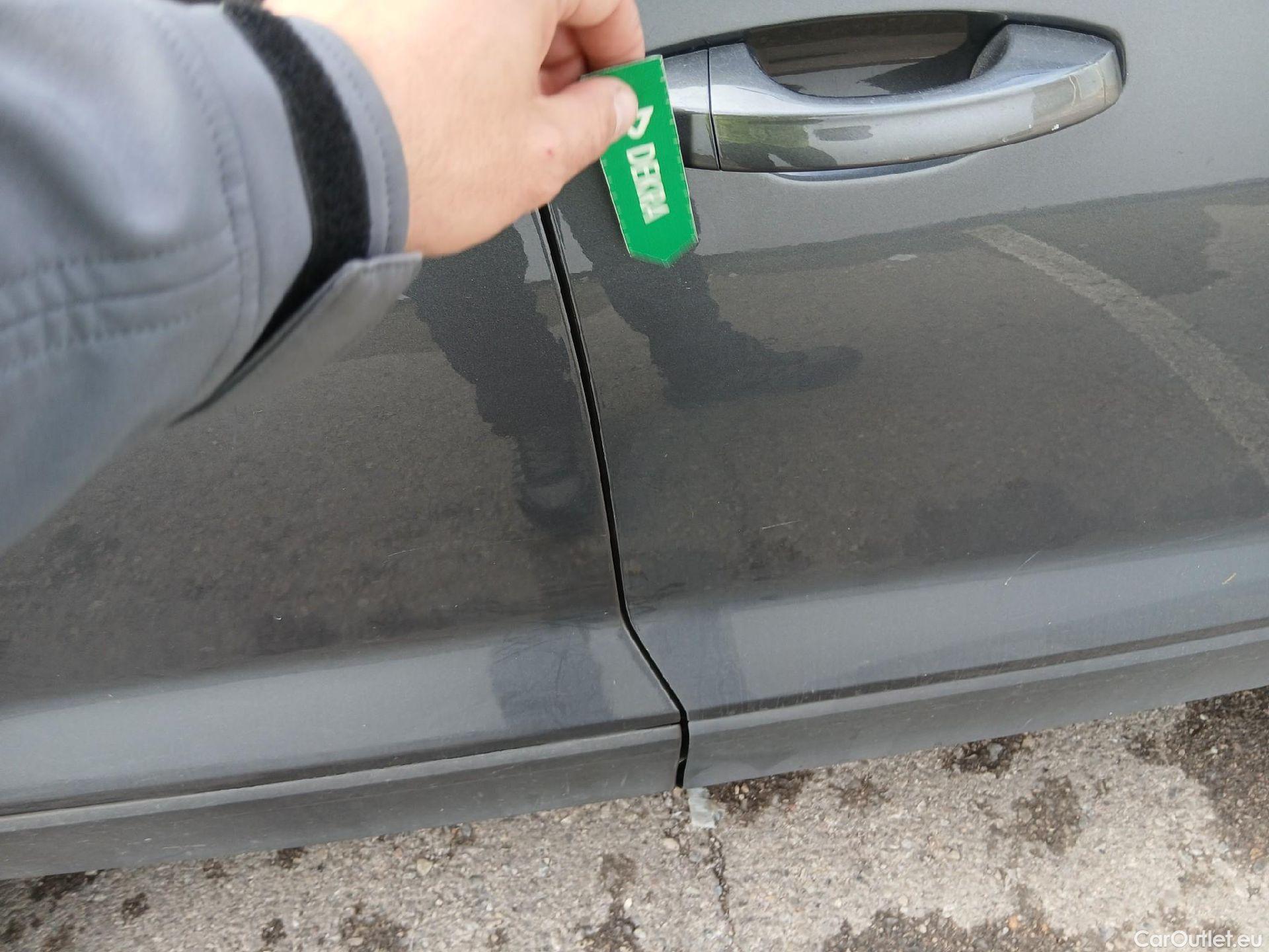  Volkswagen  T-ROC VOLKSWAGEN  / 2017 / 5P / todoterreno Advance 1.0 TSI 81kW (110CV) #29