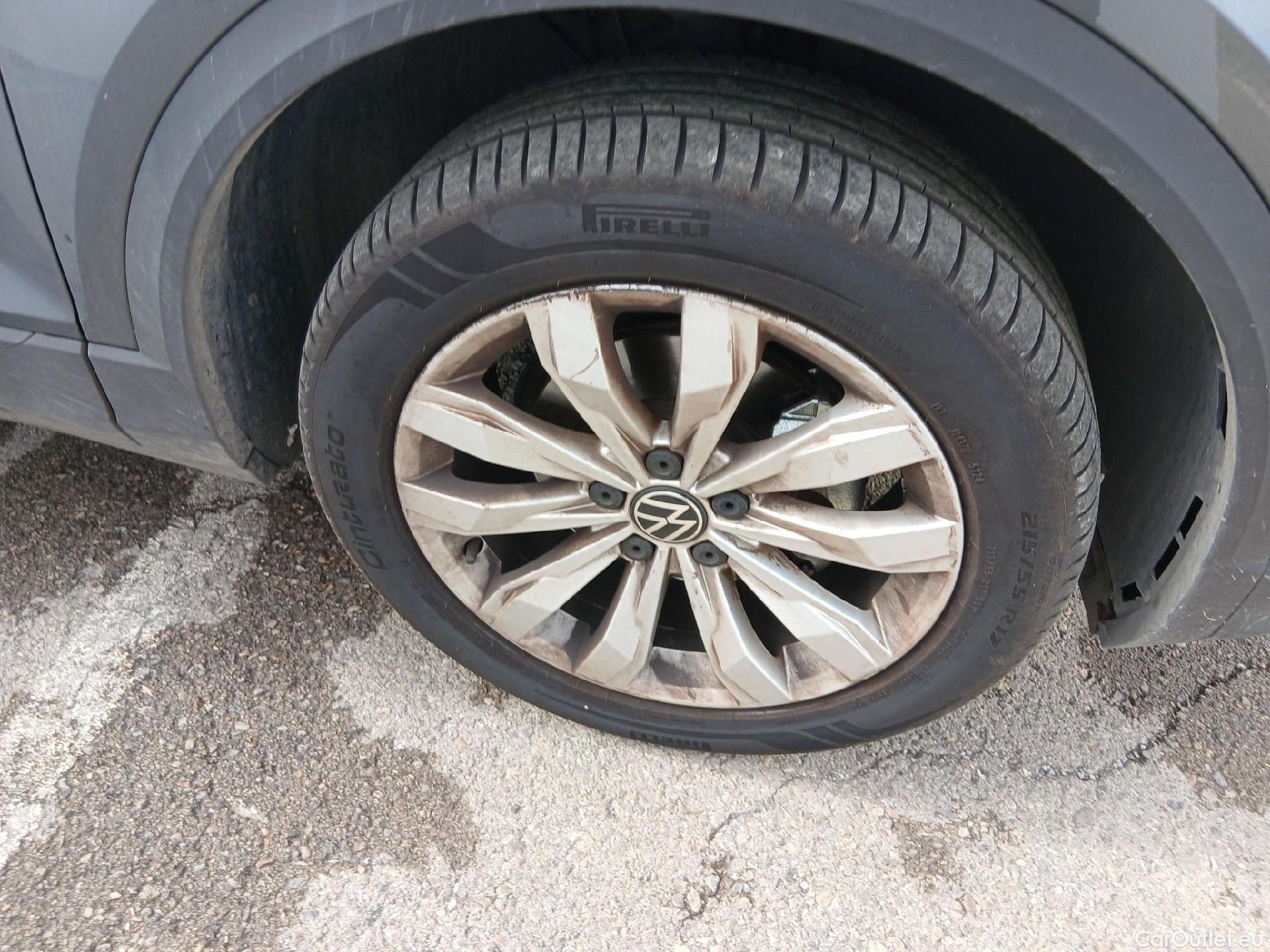  Volkswagen  T-ROC VOLKSWAGEN  / 2017 / 5P / todoterreno Advance 1.0 TSI 81kW (110CV) #35