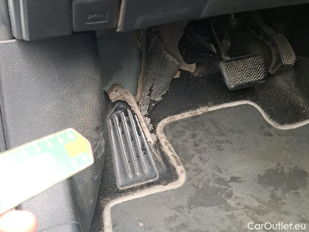  Toyota  Auris TOYOTA  5p 2G berlina con portón 1.8 140H Hybrid Feel! Edition #2