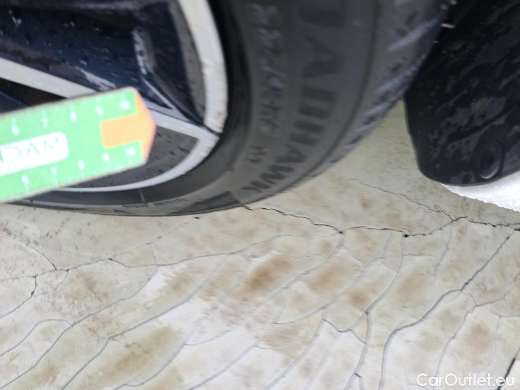  Toyota  Auris TOYOTA  5p 2G berlina con portón 1.8 140H Hybrid Feel! Edition #6