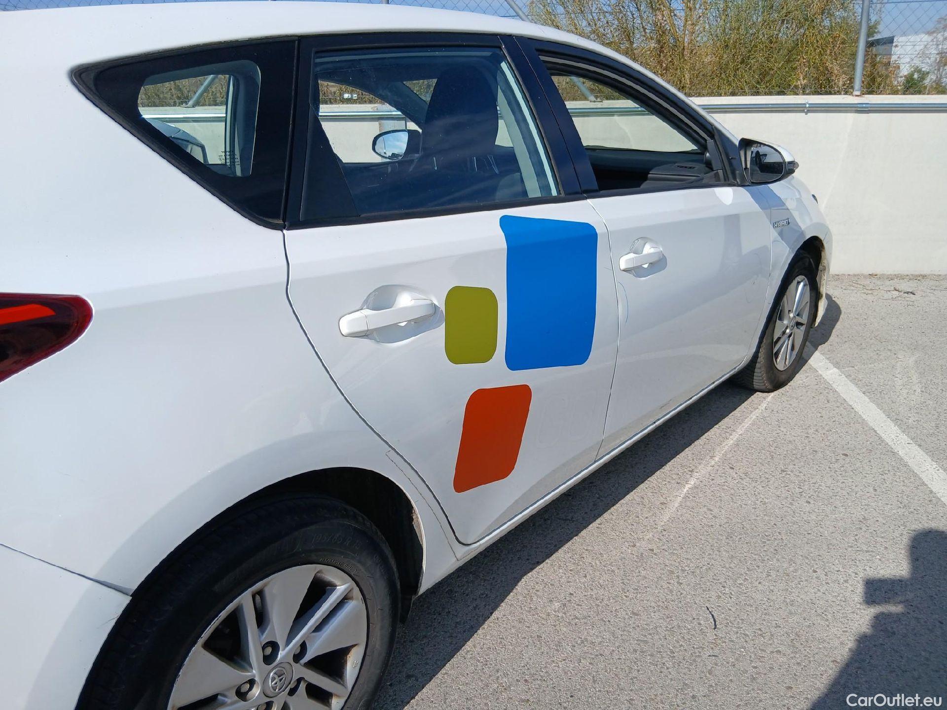  Toyota  Auris TOYOTA  / 2015 / 5P / berlina con portón 1.8 140H Hybrid Business #21