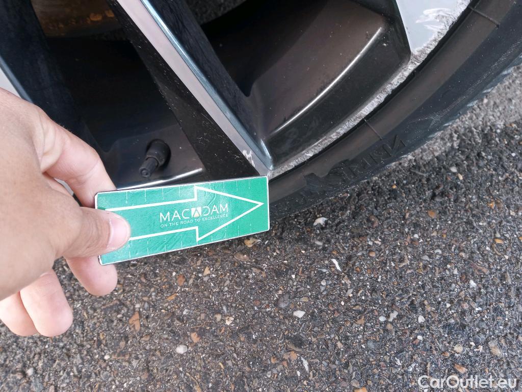  Toyota  Corolla TOYOTA  / 2019 / 5P / berlina con portón 2.0 180H ADVANCE E-CVT #17