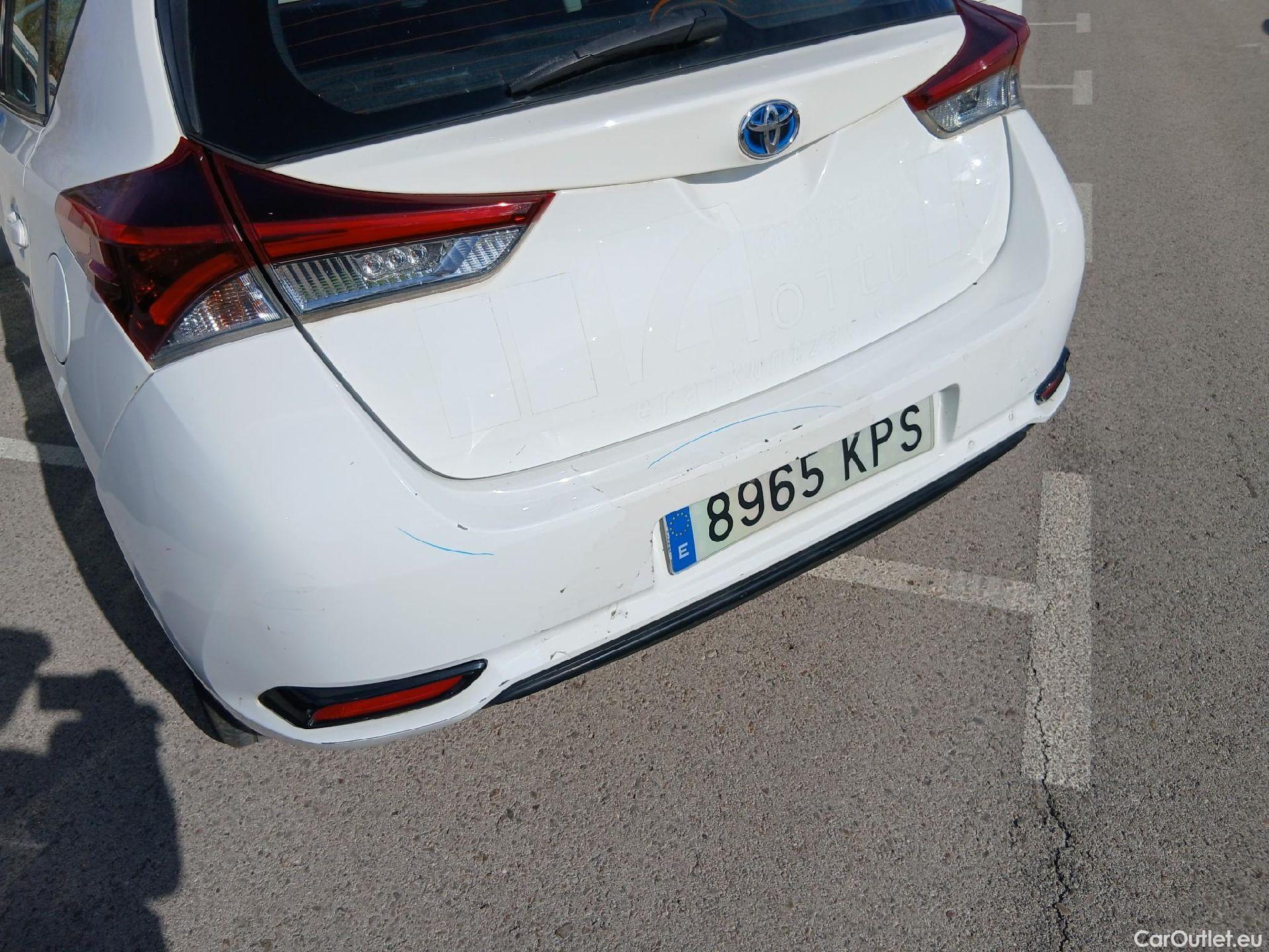  Toyota  Auris TOYOTA  / 2015 / 5P / berlina con portón 1.8 140H Hybrid Business #32