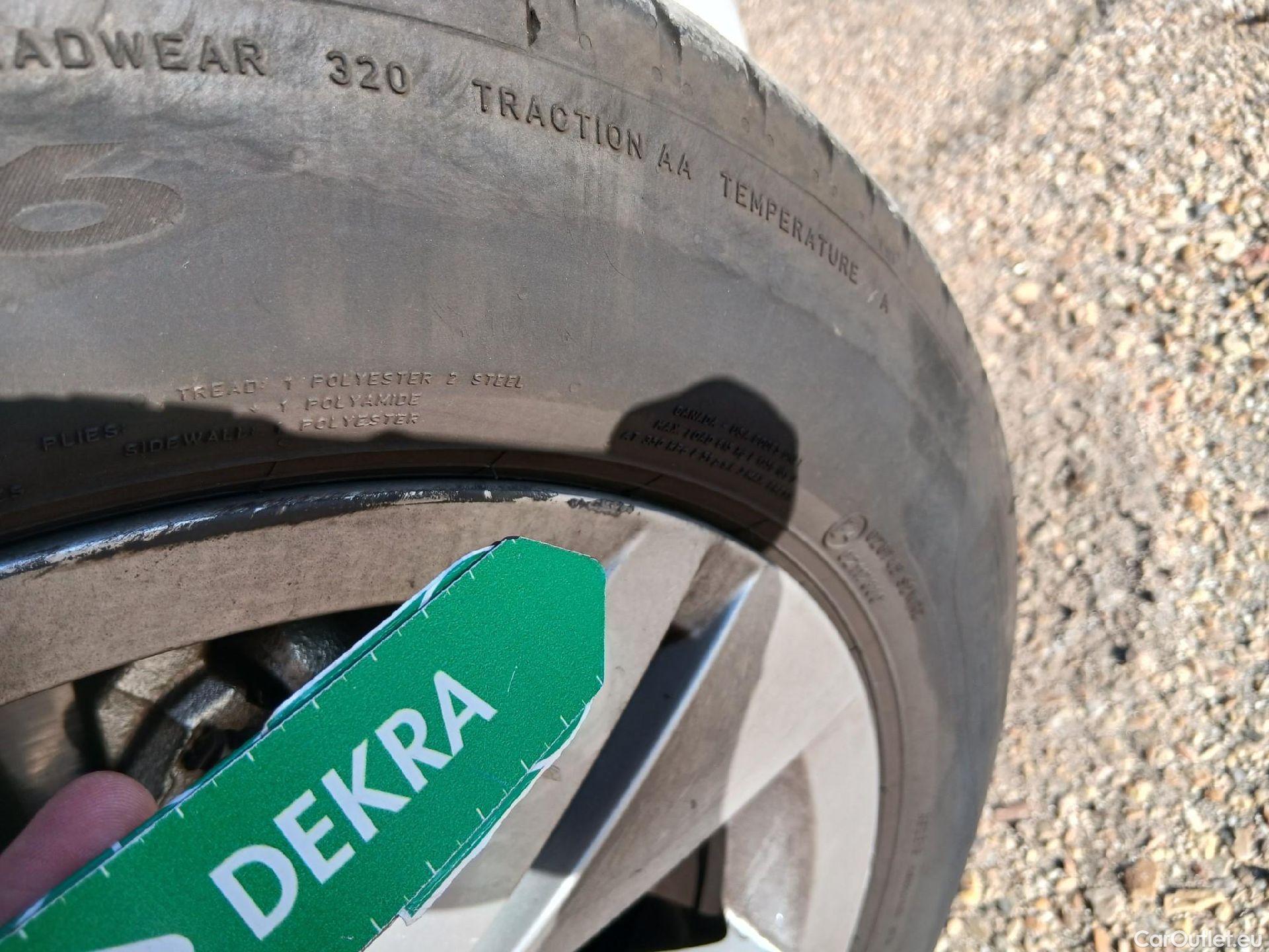  Volkswagen  Golf  VOLKSWAGEN / 2020 / 5P / berlina con portón Life 1.0 eTSI 81kW (110CV) DSG #8