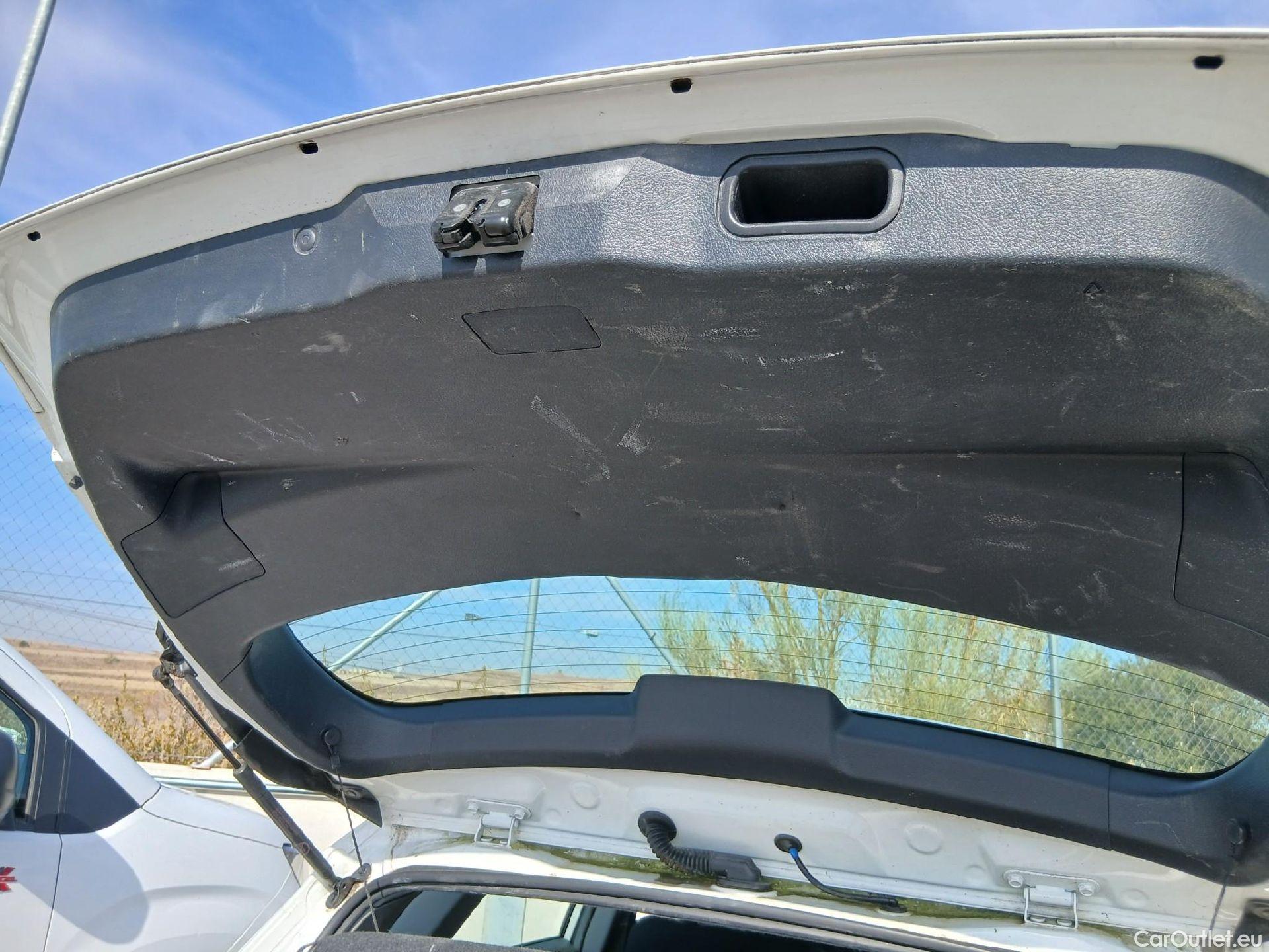  Toyota  Auris TOYOTA  / 2015 / 5P / berlina con portón 1.8 140H Hybrid Business #38