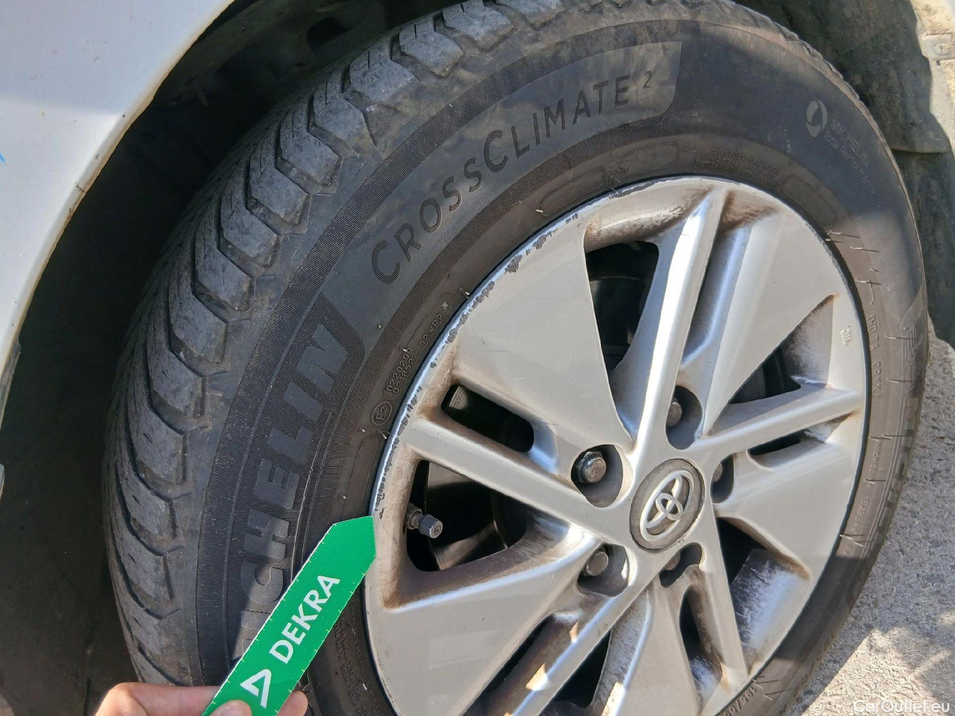  Toyota  Auris TOYOTA  / 2015 / 5P / berlina con portón 1.8 140H Hybrid Business #49