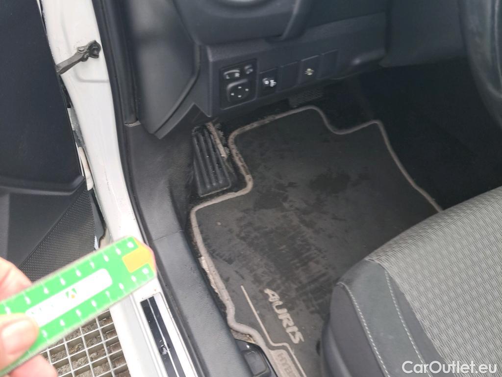  Toyota  Auris TOYOTA  5p 2G berlina con portón 1.8 140H Hybrid Feel! Edition #1