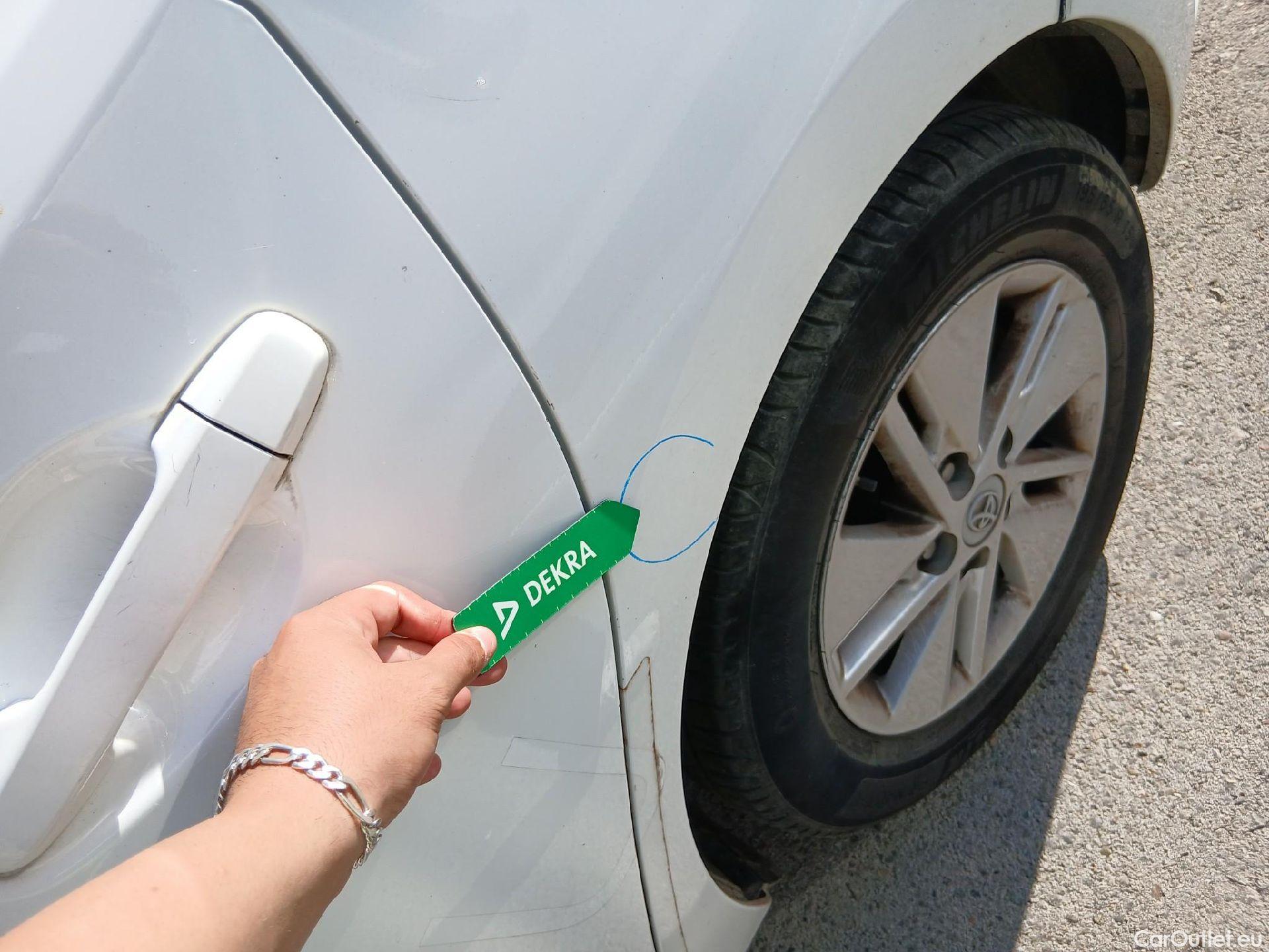  Toyota  Auris TOYOTA  / 2015 / 5P / berlina con portón 1.8 140H Hybrid Business #28