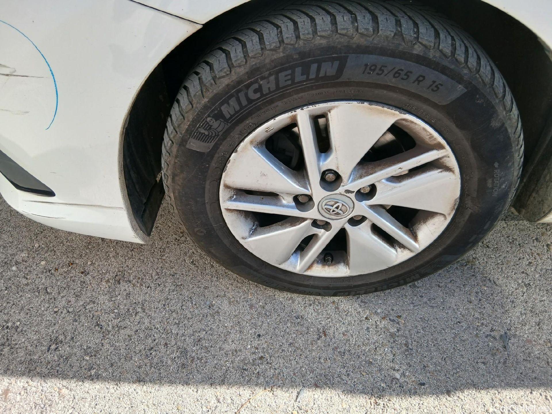  Toyota  Auris TOYOTA  / 2015 / 5P / berlina con portón 1.8 140H Hybrid Business #16