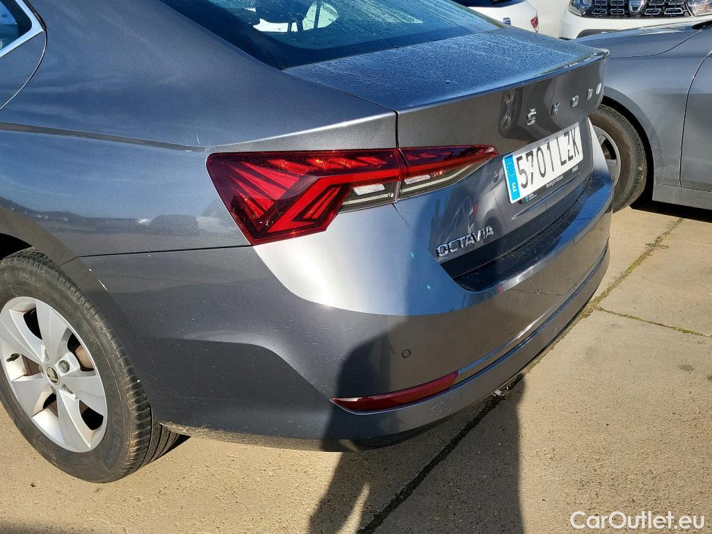  Skoda  Octavia SKODA  / 2020 / 5P / berlina con portón 2.0 TDI 110kW (150 CV) DSG Ambition #9
