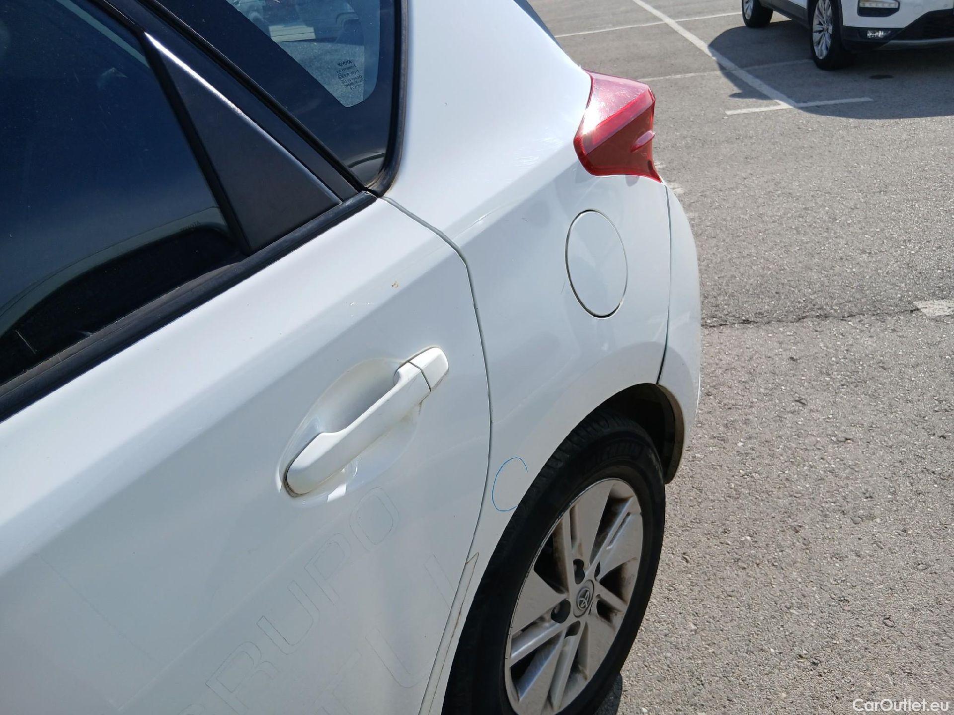  Toyota  Auris TOYOTA  / 2015 / 5P / berlina con portón 1.8 140H Hybrid Business #29