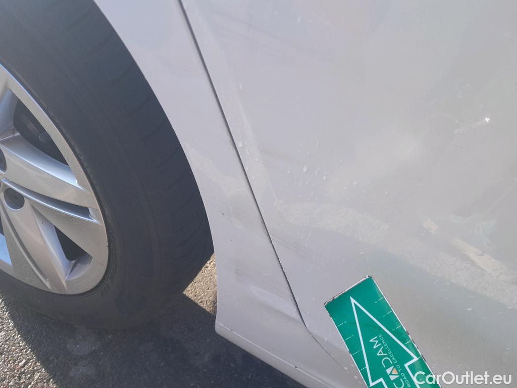  Volkswagen  Golf  VOLKSWAGEN / 2020 / 5P / berlina con portón 2.0 TDI 85kW (115CV) #24