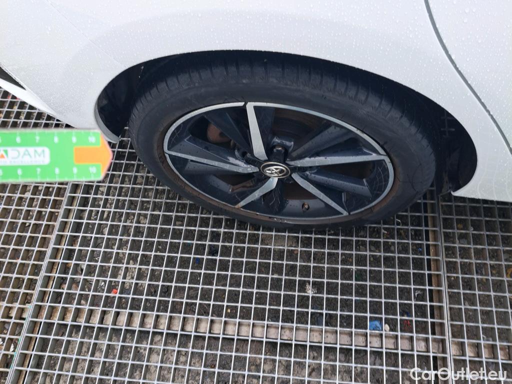  Toyota  Auris TOYOTA  5p 2G berlina con portón 1.8 140H Hybrid Feel! Edition #9