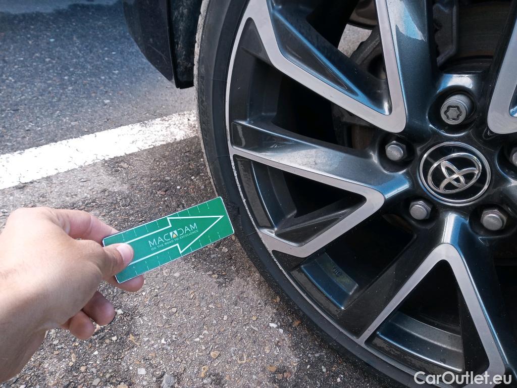  Toyota  Corolla TOYOTA  / 2019 / 5P / berlina con portón 2.0 180H ADVANCE E-CVT #9