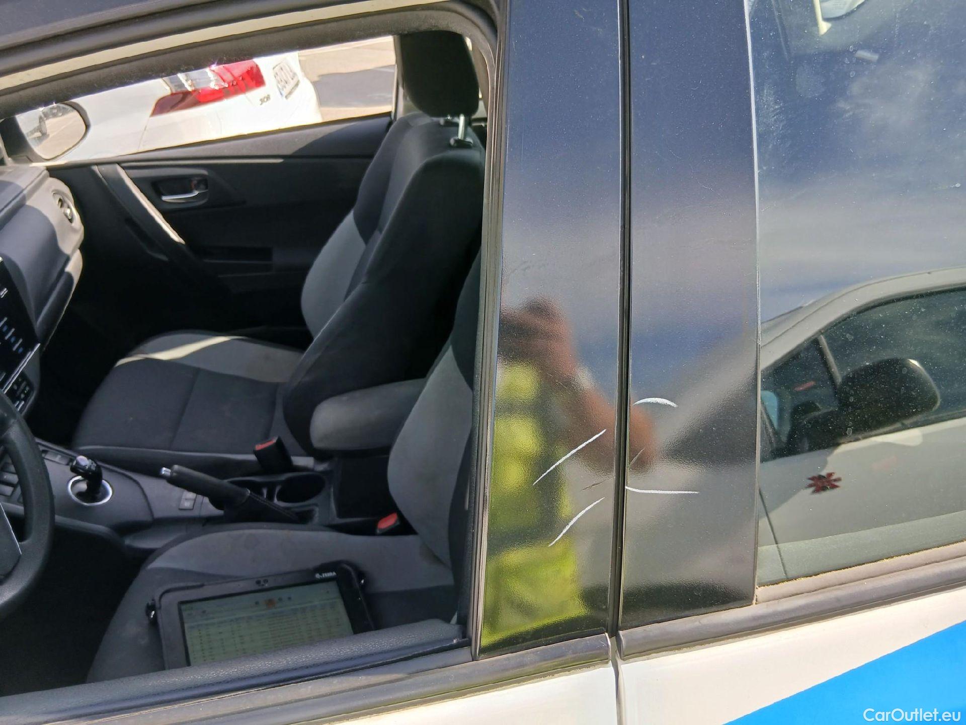  Toyota  Auris TOYOTA  / 2015 / 5P / berlina con portón 1.8 140H Hybrid Business #55