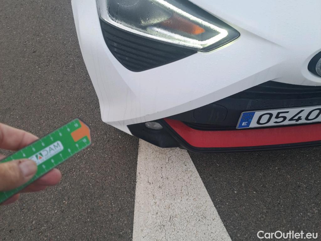  Toyota  Aygo TOYOTA  / 2018 / 5P / minicoche 1.0 70 x-play #3