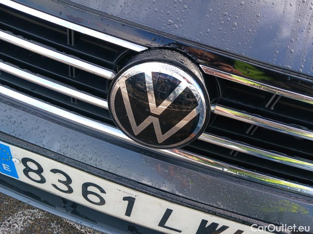  Volkswagen  Passat VOLKSWAGEN  / 2019 / 5P / familiar Variant Executive 2.0 TDI 110kW DSG #32