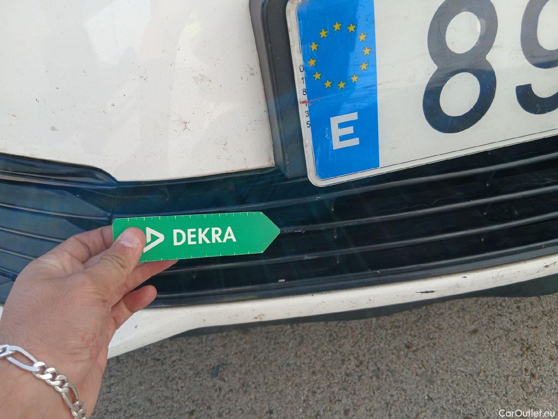  Toyota  Auris TOYOTA  / 2015 / 5P / berlina con portón 1.8 140H Hybrid Business #15