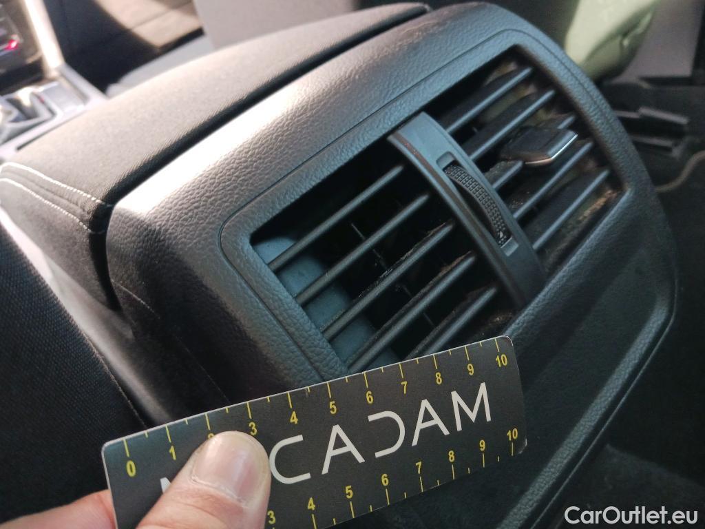  Volkswagen  Passat VOLKSWAGEN  / 2019 / 5P / familiar Variant Executive 2.0 TDI 110kW DSG #16