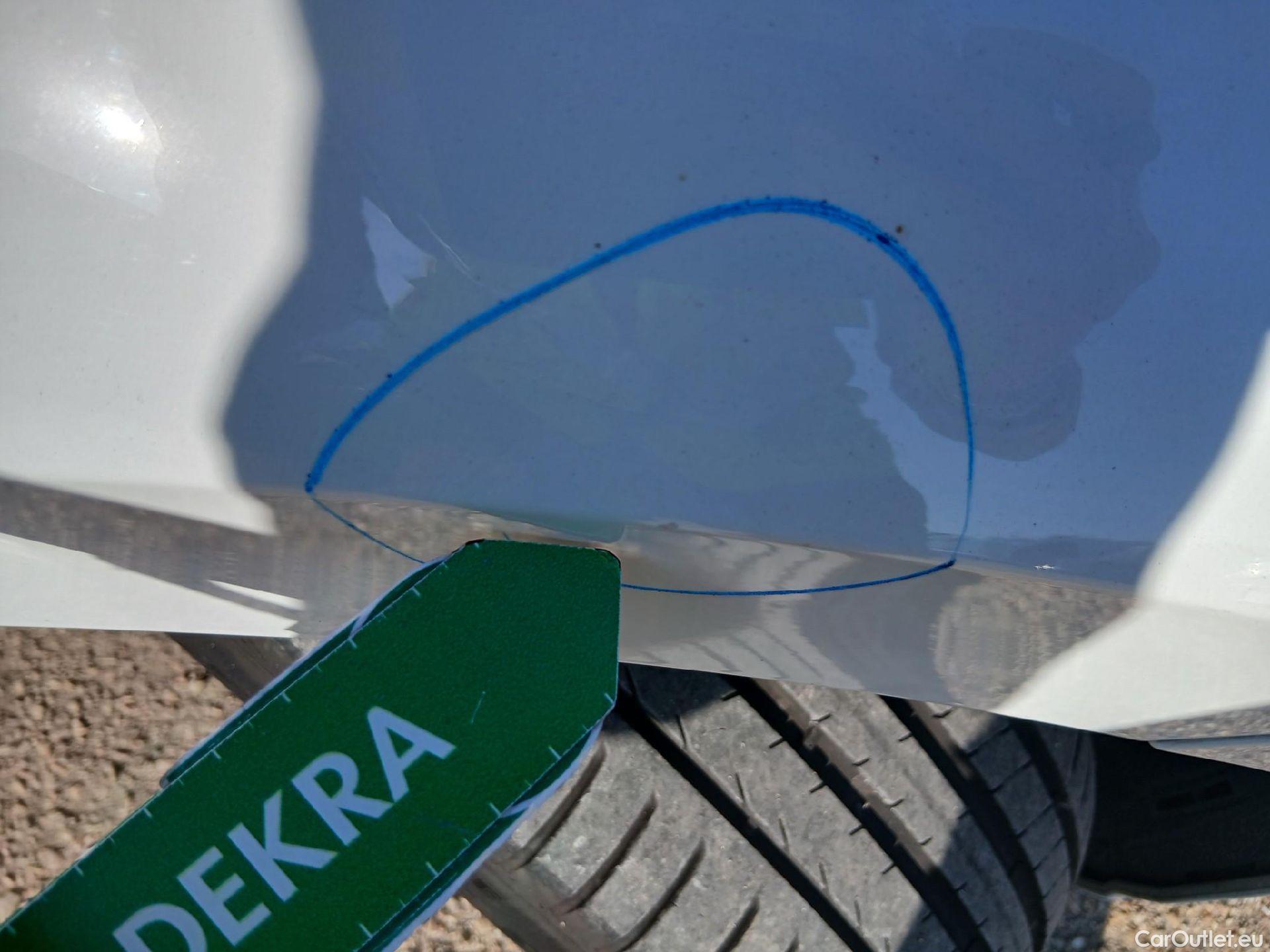  Volkswagen  Golf  VOLKSWAGEN / 2020 / 5P / berlina con portón Life 1.0 eTSI 81kW (110CV) DSG #24