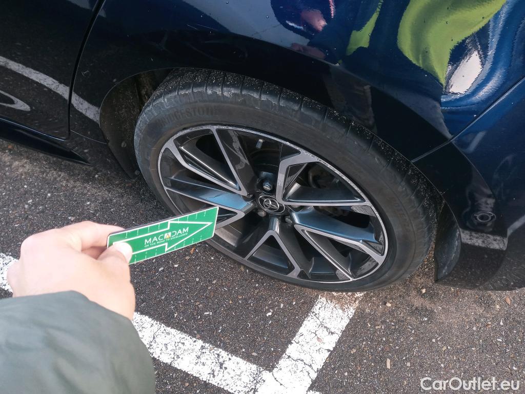  Toyota  Corolla TOYOTA  / 2019 / 5P / berlina con portón 2.0 180H ADVANCE E-CVT #8