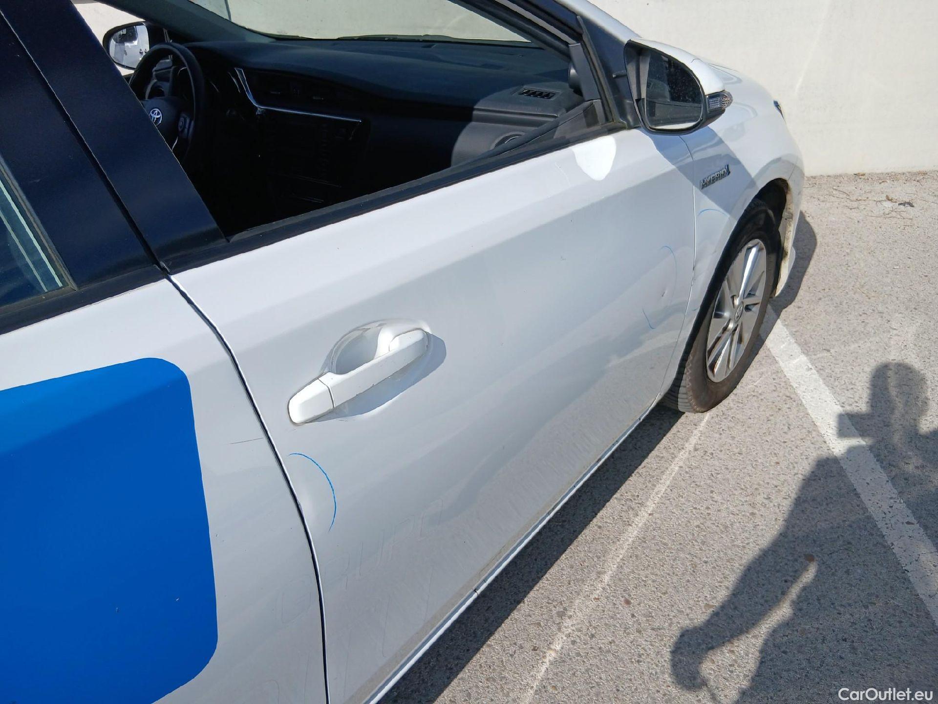  Toyota  Auris TOYOTA  / 2015 / 5P / berlina con portón 1.8 140H Hybrid Business #45