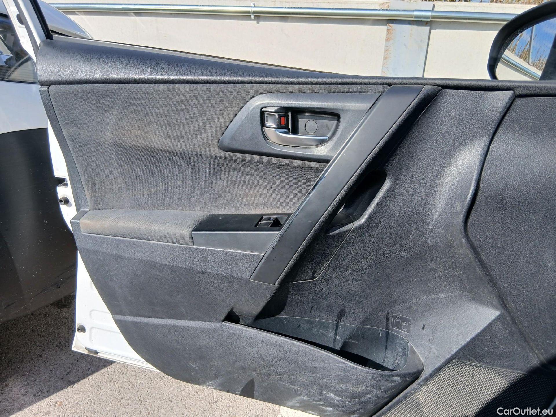  Toyota  Auris TOYOTA  / 2015 / 5P / berlina con portón 1.8 140H Hybrid Business #25