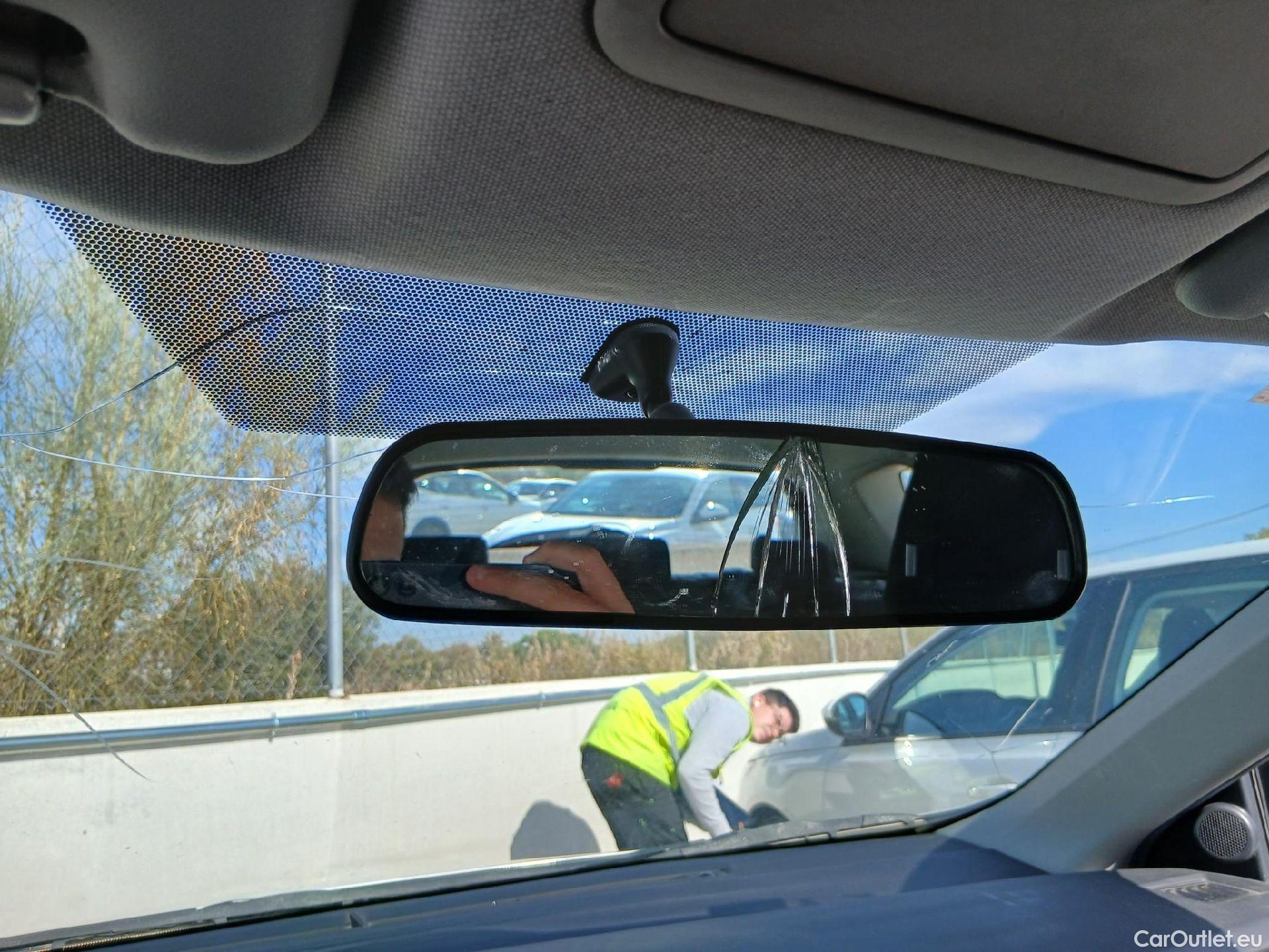  Toyota  Auris TOYOTA  / 2015 / 5P / berlina con portón 1.8 140H Hybrid Business #10