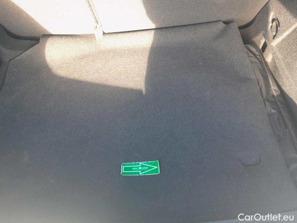  Volkswagen  Golf  VOLKSWAGEN / 2020 / 5P / berlina con portón 2.0 TDI 85kW (115CV) #12