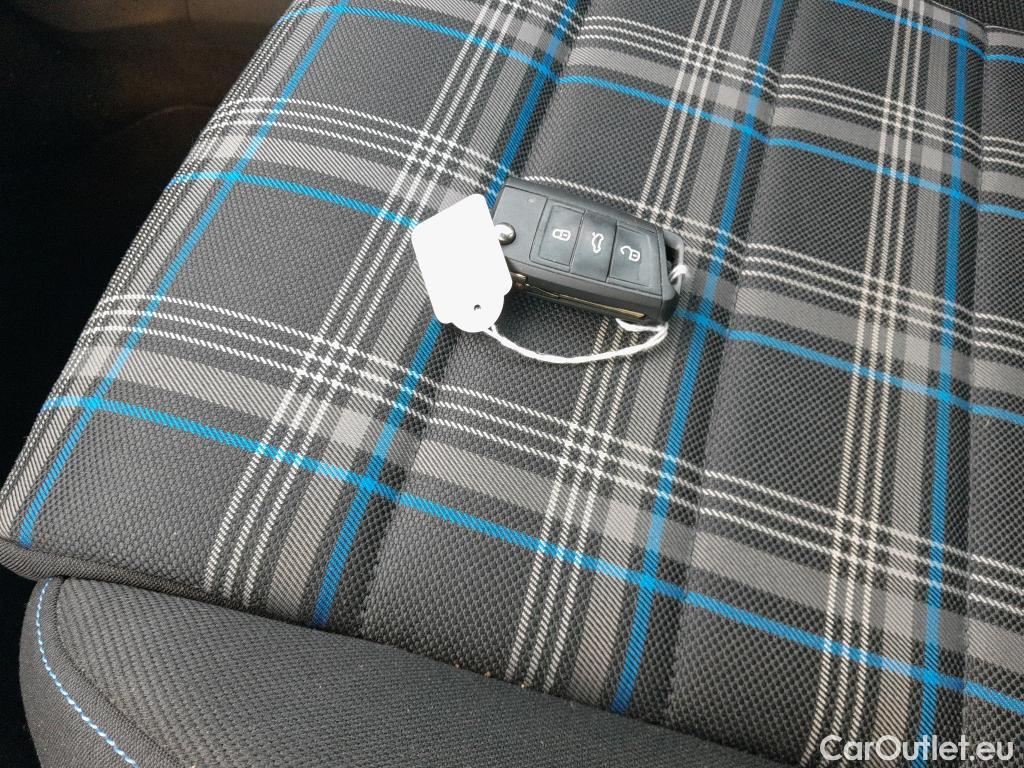  Volkswagen  Golf  VOLKSWAGEN / 2016 / 5P / berlina con portón GTE 1.4 TSI e-Power 150kW (204CV) DSG #2