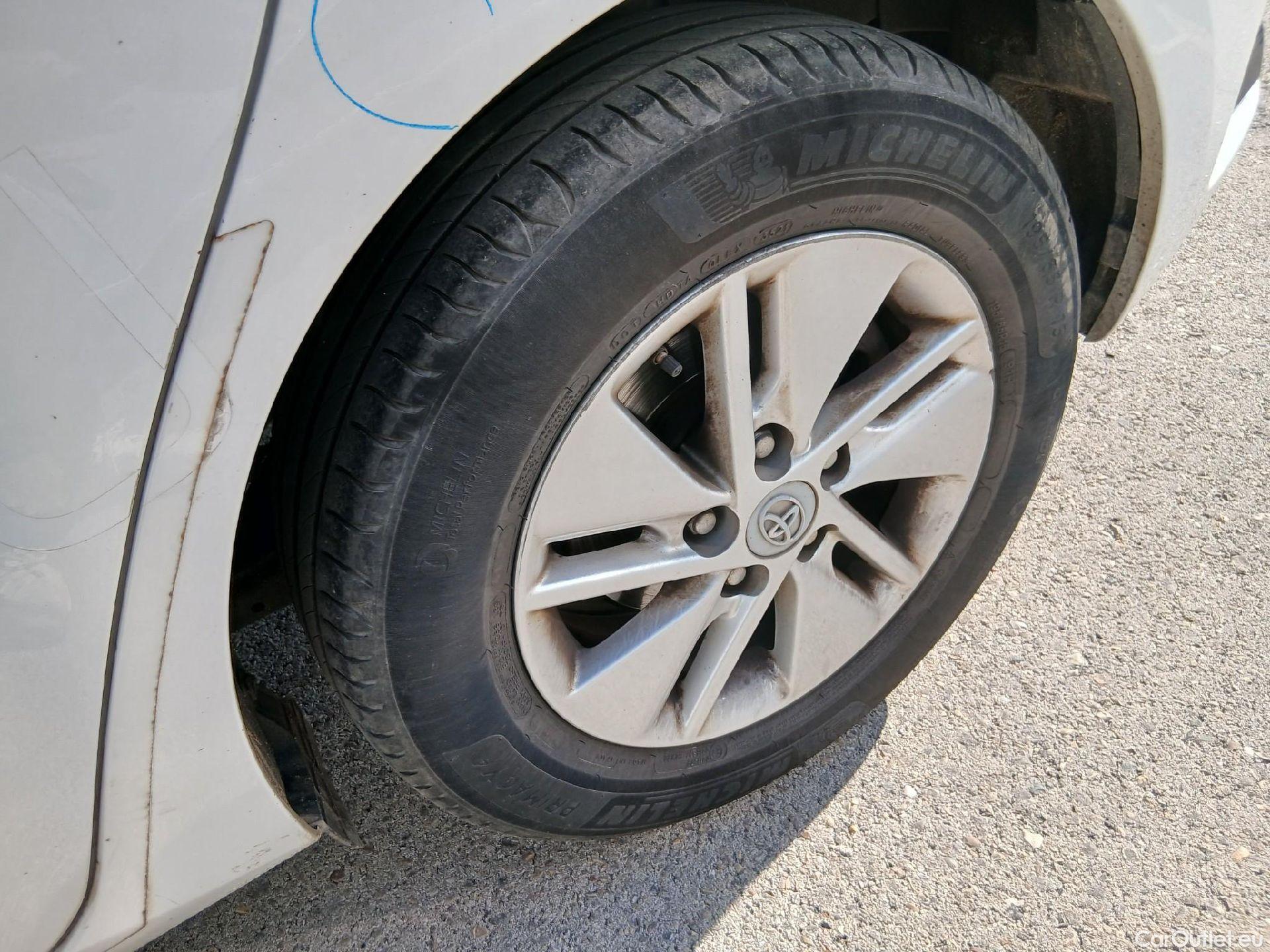  Toyota  Auris TOYOTA  / 2015 / 5P / berlina con portón 1.8 140H Hybrid Business #30